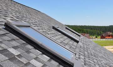 Quelles différences entre un velux et une fenêtre de toit ?